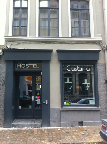 La belle façade grise du Gastama à Lille